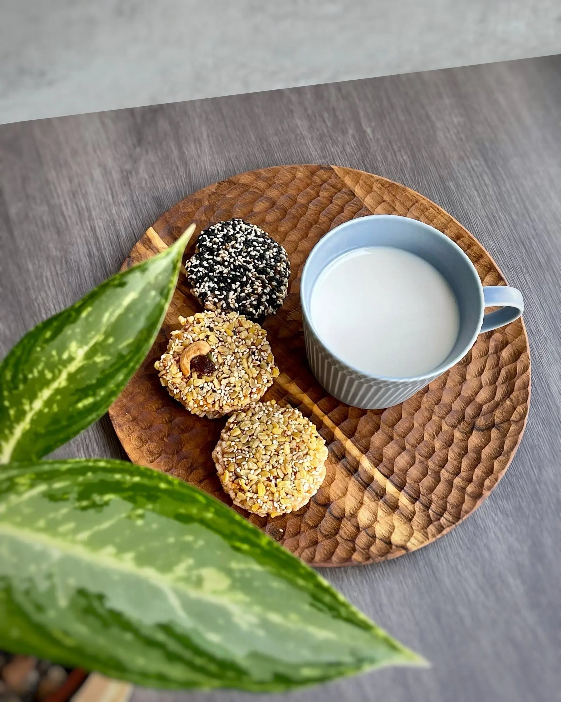 Textured Wooden Plate (Round) The Story Lifestyle