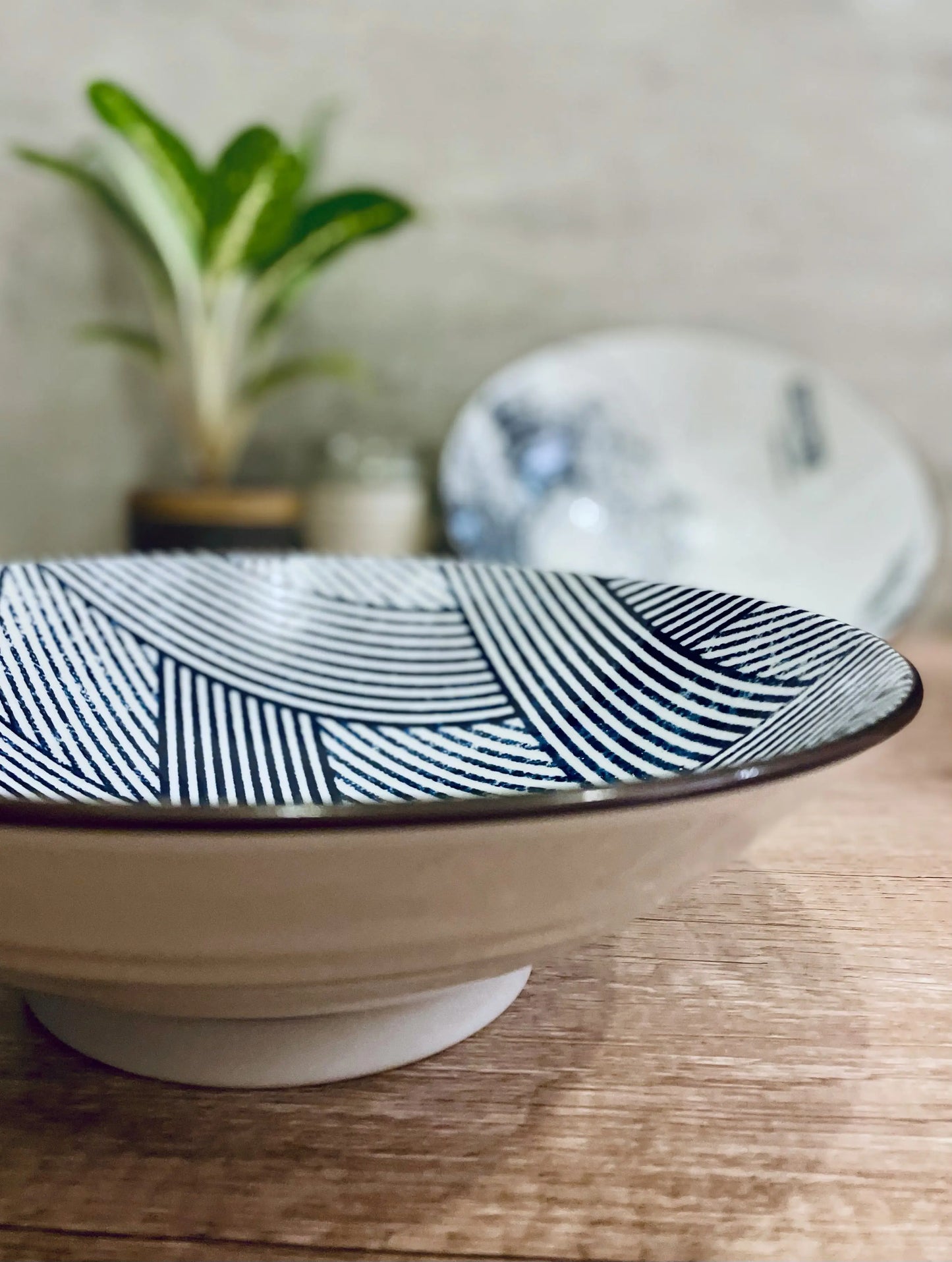 Checkered Pattern Noodle Bowl Super Delivery - Cierto