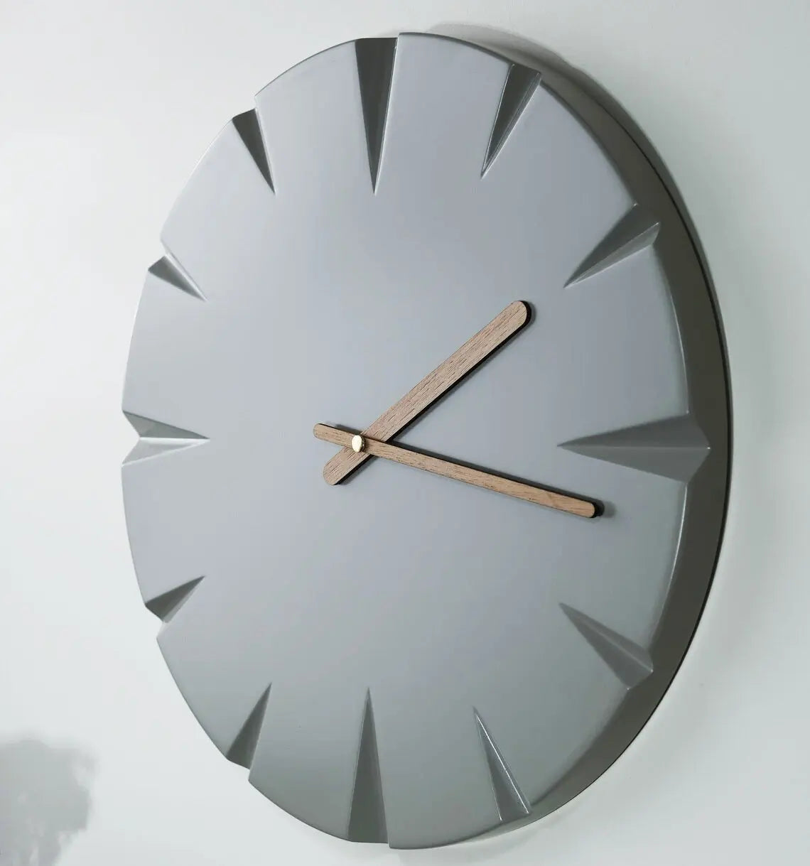 Retro Wall Clock (Circle) ETSY - Phixart