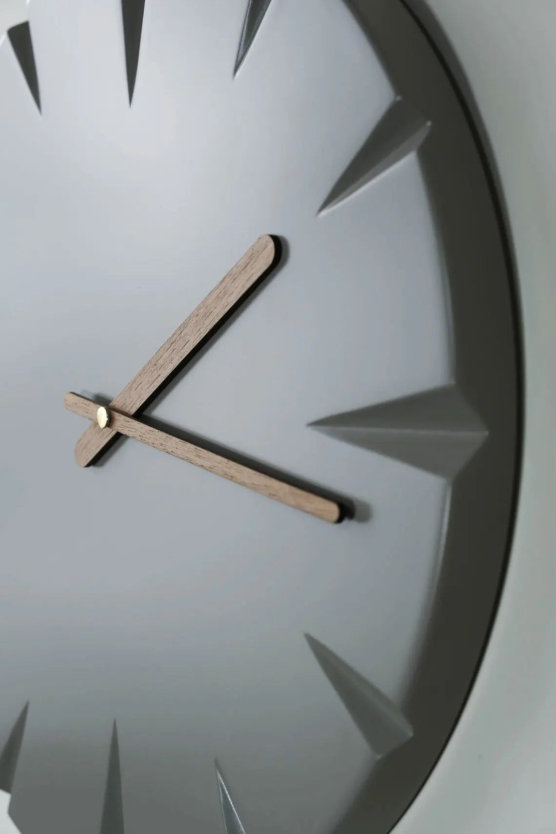 Retro Wall Clock (Circle) ETSY - Phixart